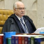 Fachin deve receber nesta terça relatórios da PF com menções a ministros do STF no caso Master