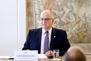 Fachin devolve investigação do INSS a Mendonça