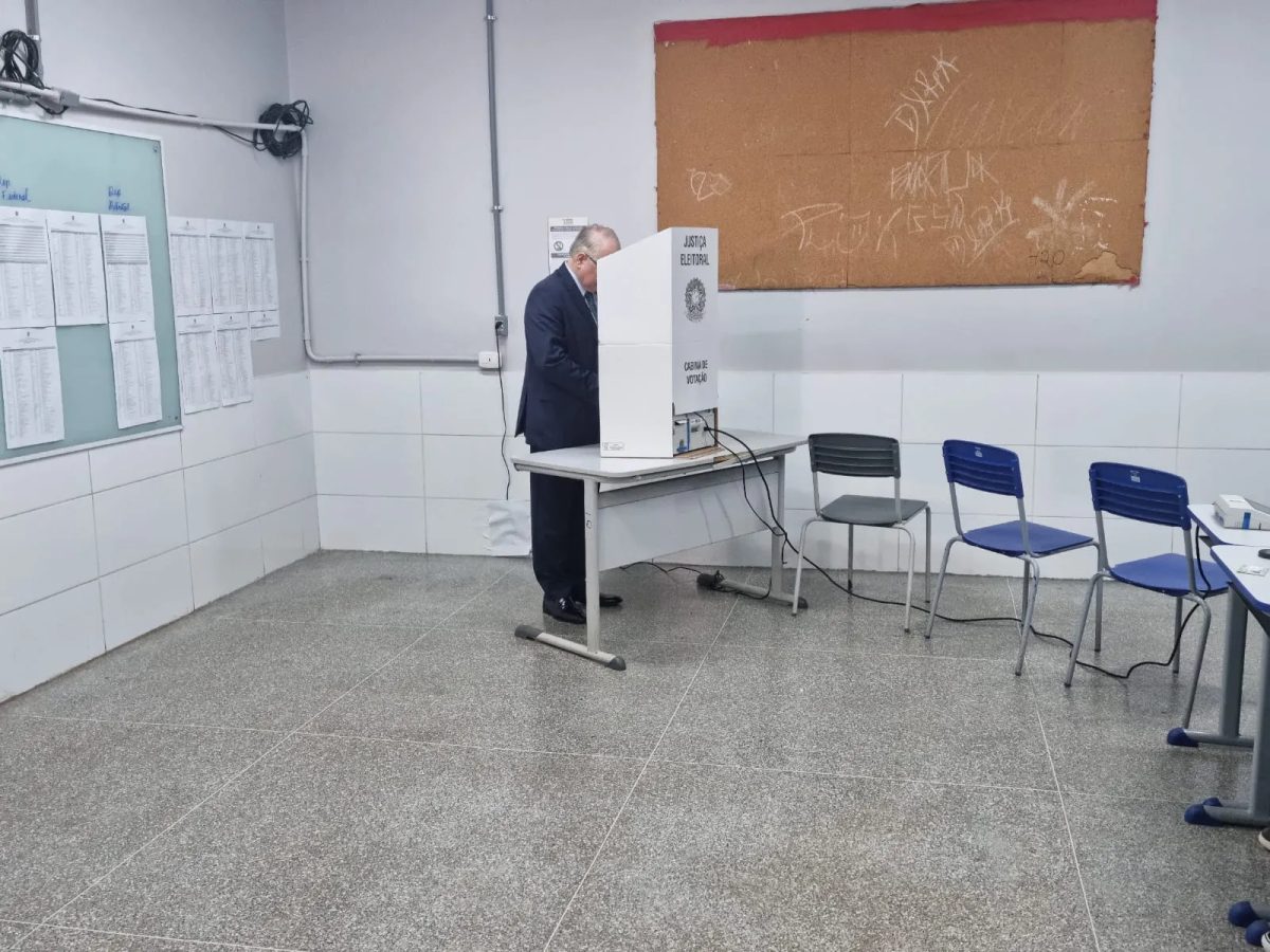 Fachin vota em Brasília e diz que Brasil precisa de ‘paz e tranquilidade’ após eleição