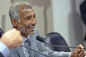Fazenda cobra dívida de R$ 850 mil de Romário com valor de imóvel leiloado