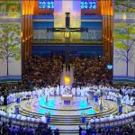 Fiéis lotam Santuário de Aparecida no Dia da Padroeira do Brasil
