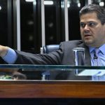 Fim da 6x1: Alcolumbre diz que Senado deve votar dois turnos de PEC nesta 4ª, mas evita palpitar placar: 'Última vez deu problema'