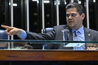 Fim da 6x1: Alcolumbre diz que Senado deve votar dois turnos de PEC nesta 4ª, mas evita palpitar placar: 'Última vez deu problema'