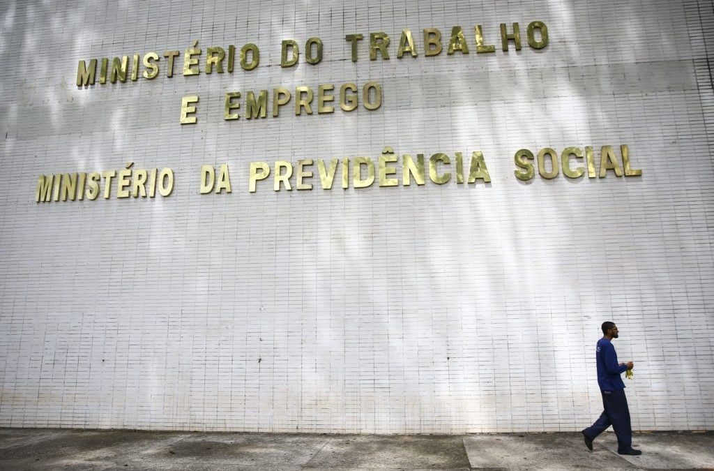 Fim da escala 6 X 1 pode beneficiar 14,8 milhões de trabalhadores