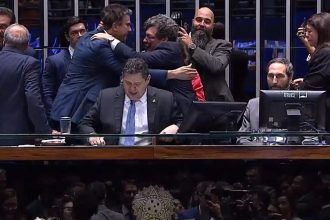 Fim da escala 6x1: aprovação é trunfo de Lula, mas terá efeito forte apenas se mobilização nas ruas for mantida
