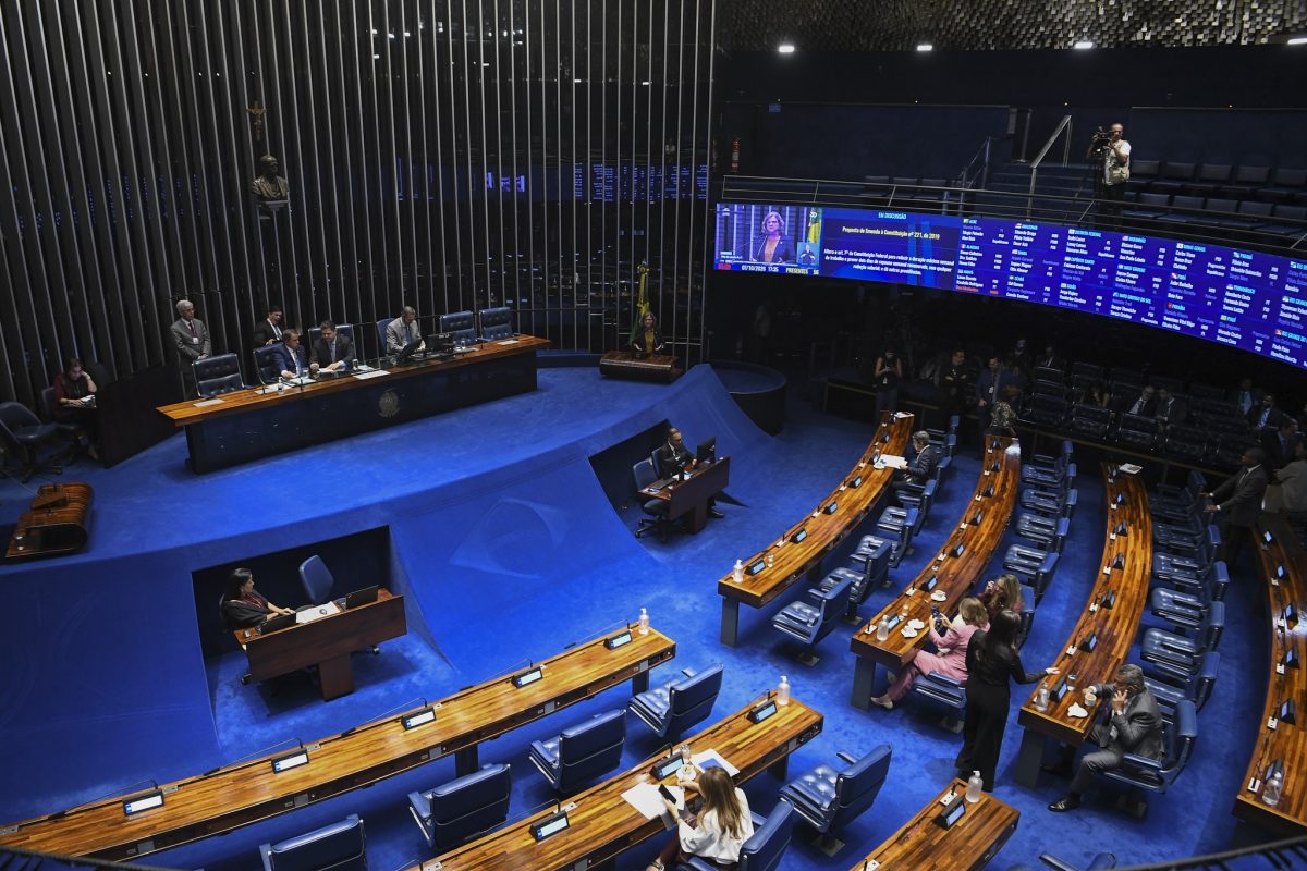 Fim da escala 6x1: Senado retoma debate nesta terça; votação está prevista para quarta
