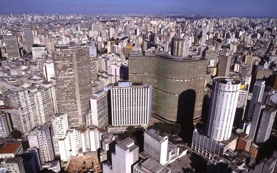 Fim da escala 6×1 terá impacto bilionário nos municípios, estima CNM