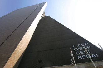 Fim da escala 6×1 vai aumentar o condomínio? Veja alerta da Fiesp