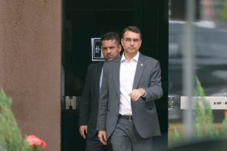 Flávio Bolsonaro almoça com cúpula da Globo horas antes de sabatina