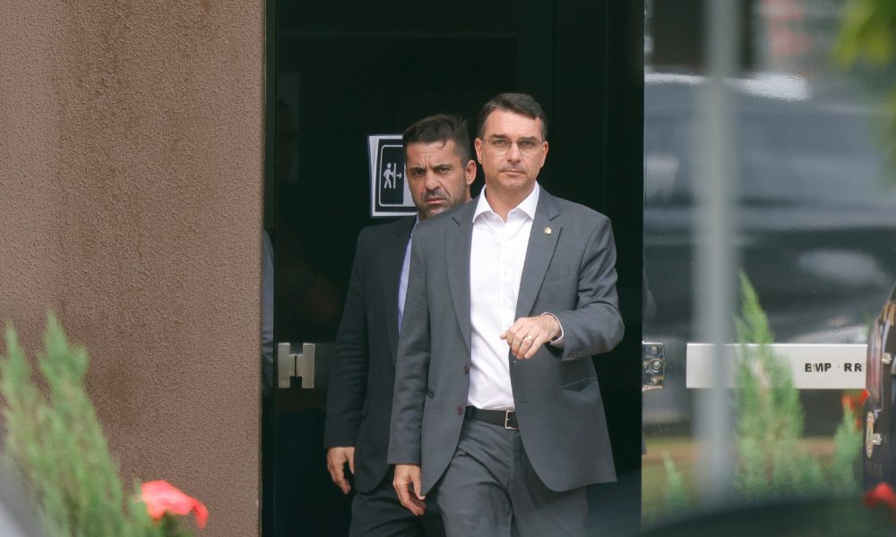 Flávio Bolsonaro almoça com cúpula da Globo horas antes de sabatina