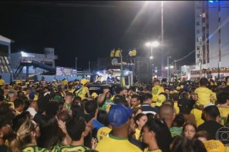 Flávio Bolsonaro, candidato do PL à Presidência, se reúne com cantores sertanejos em Goiás