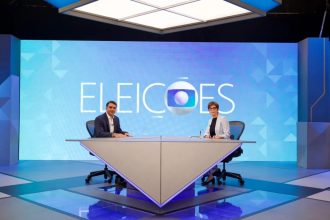 Flávio Bolsonaro concede entrevista à Globo