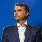 Flávio Bolsonaro declara voto a favor do fim da escala 6×1