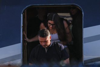 Flávio Bolsonaro despistou escolta do Senado antes de viajar para os EUA; saiba bastidores
