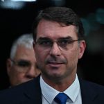 Flávio Bolsonaro diz ter ‘desapego ao poder’ ao falar sobre fim da reeleição