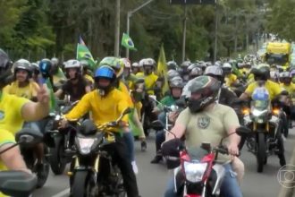 Flávio Bolsonaro faz campanha em Vitória e Salvador; apoiadores realizam atos e carreatas em capitais brasileiras