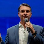 Flávio Bolsonaro fugiu do Brasil e está em avião a caminho dos EUA