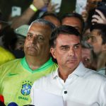 Flávio Bolsonaro não entrega passaporte à PF e descumpre ordem de Moraes