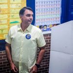Flávio Bolsonaro perdeu votos em seis estados do 1º para o 2º turno; veja onde ganhou e perdeu