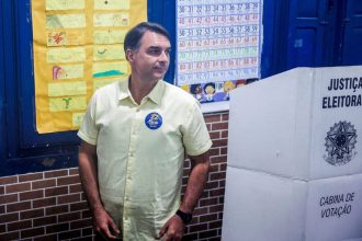 Flávio Bolsonaro perdeu votos em seis estados do 1º para o 2º turno; veja onde ganhou e perdeu