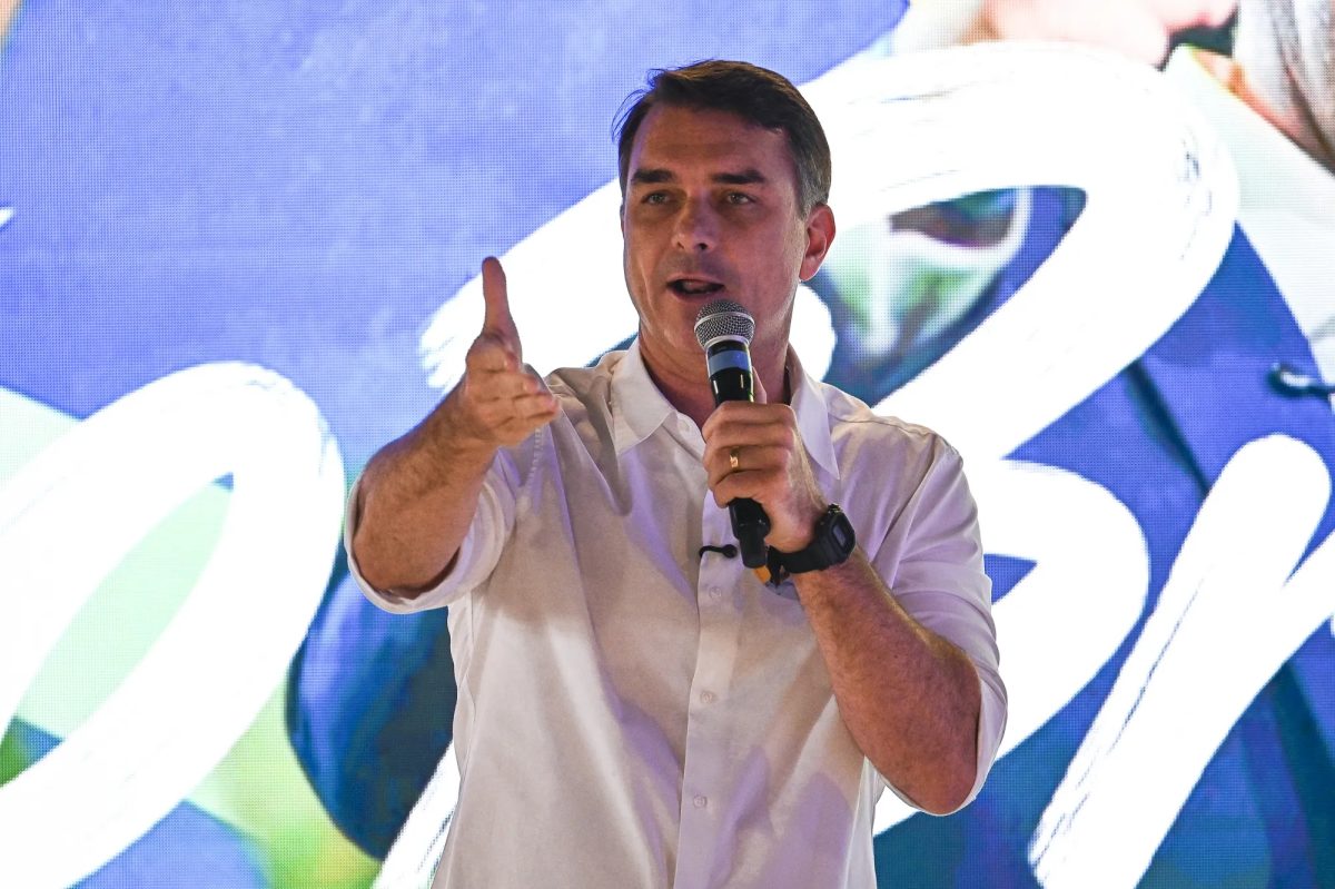 Flávio Bolsonaro: trajetória do filho de Bolsonaro, candidato à Presidência e investigado pela PF