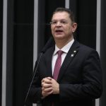 Flávio Bolsonaro vai insistir em votação da PEC das horas trabalhadas depois da eleição, diz líder do PL