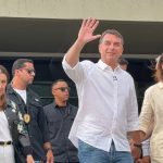 Flávio comemora liberação para visitas a Jair Bolsonaro e diz que se encontrará com o pai nesta terça