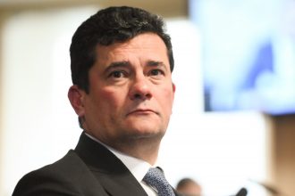 Flávio deixar o país é compreensível, diz Sergio Moro