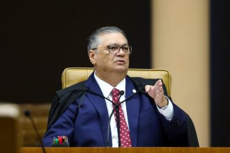 Flávio Dino determina investigação sobre possível interferência estrangeira nas eleições