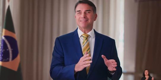 Flávio diz que Lula está desesperado e propõe reduzir maioridade penal