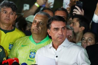 Flávio diz que vai pedir cassação da chapa de Lula