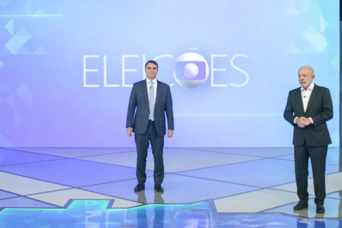 Flávio e Lula se enfrentam em debate no último encontro antes da eleição