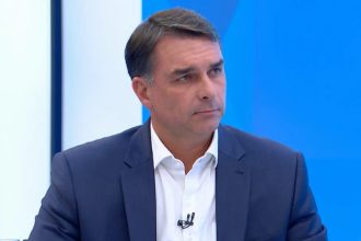 Flávio nega Eduardo como chanceler e diz que Jair não pediu cargo