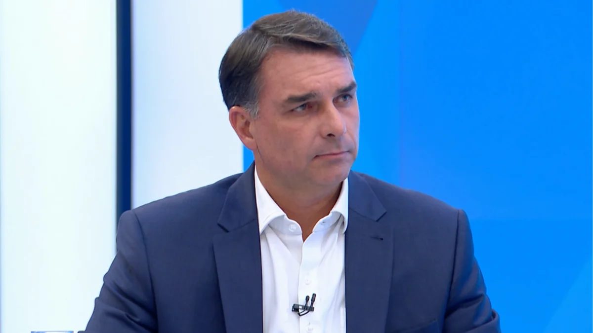 Flávio nega Eduardo como chanceler e diz que Jair não pediu cargo