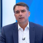 Flávio nega mudar Constituição para permitir candidatura do pai em 2030
