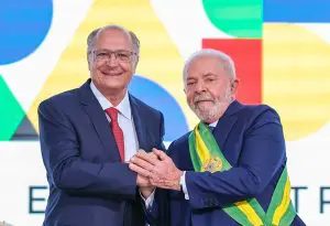 Flávio pede cassação da chapa Lula-Alckmin por uso irregular do WhatsApp