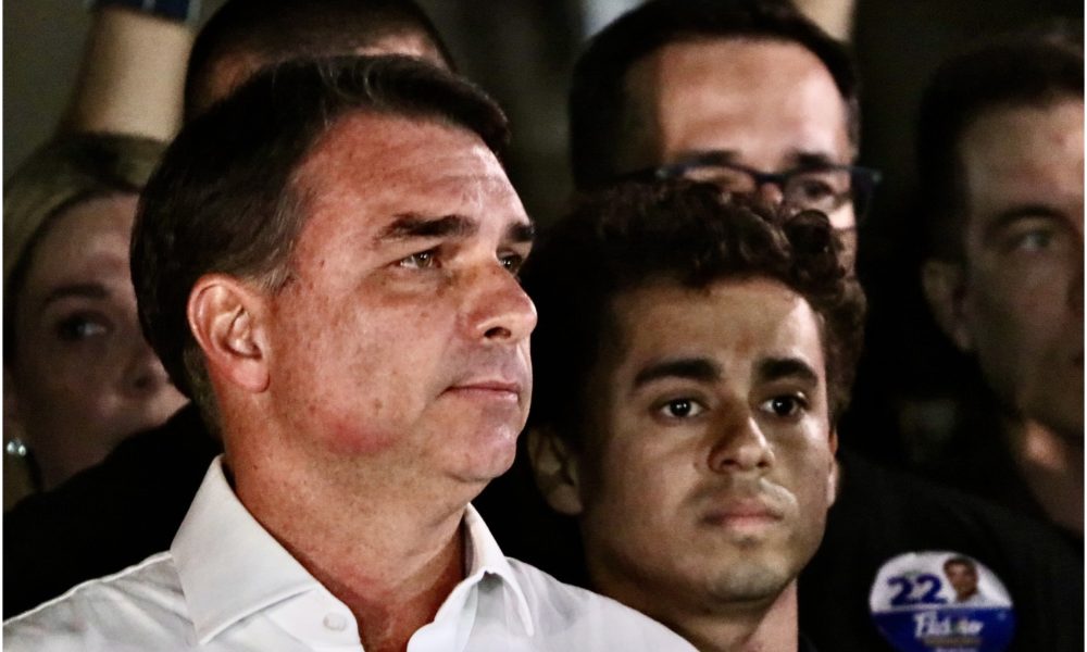 Flávio planeja asilo político nos EUA e se encontrará com Eduardo nesta quarta-feira