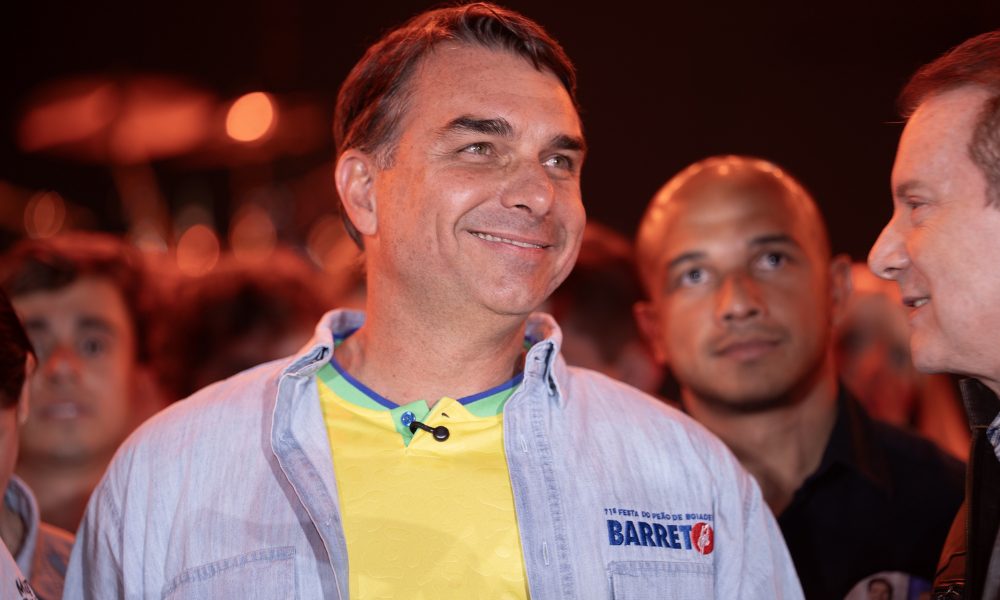 Flávio promete, se eleito, retomar Perse, benefícios a eventos cancelado por Lula