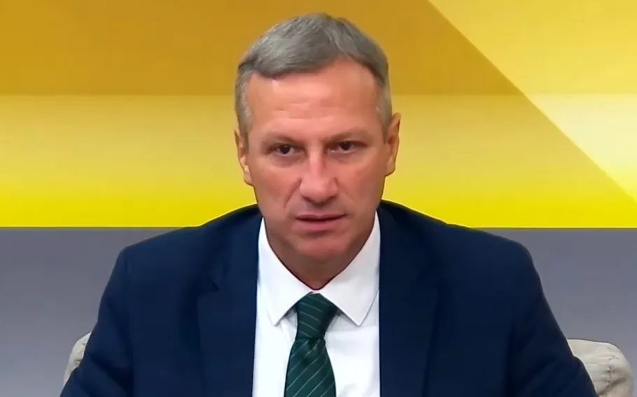 Flávio seria preso se permanecesse no Brasil, diz Sanderson