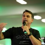 Flávio visita Jair Bolsonaro pela segunda vez após fim da proibição de Moraes