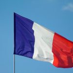França anuncia toque de recolher depois de protestos violentos