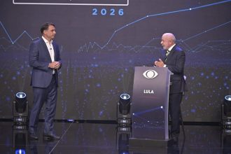 Gate é acionado para checar carro de Flávio Bolsonaro após suspeita de bomba durante debate na Band