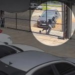 Gerente relata susto após carro desgovernado invadir loja em São José dos Campos: 'Fugir pra não bater na gente'
