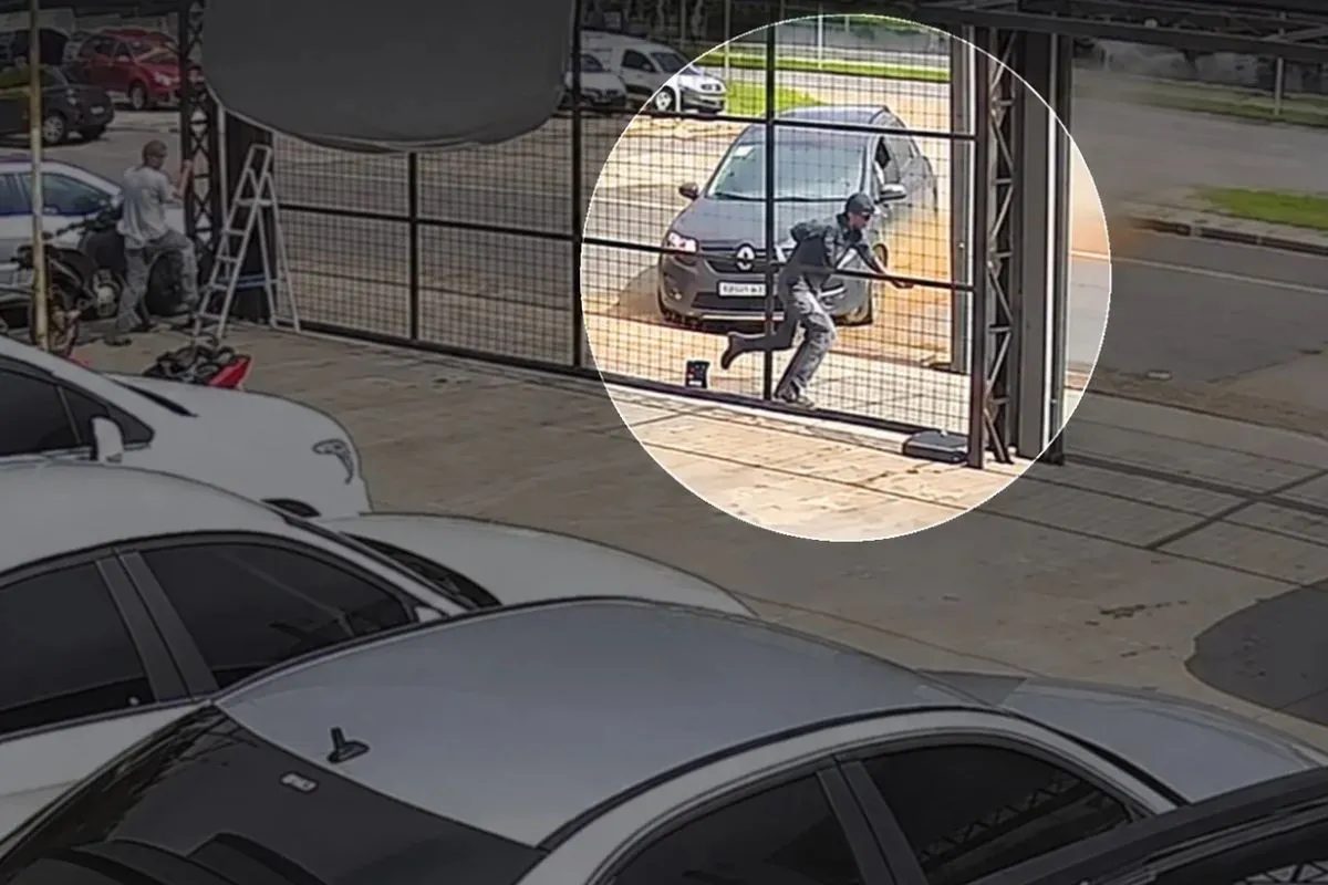 Gerente relata susto após carro desgovernado invadir loja em São José dos Campos: 'Fugir pra não bater na gente'