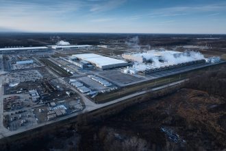 Google vai pagar a quem usar menos energia elétrica para aproveitar as sobras em seus data centers
