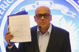 Governo Trump retira sanções contra irmão da presidente interina da Venezuela