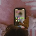 Grécia aprova proibição de redes sociais para menores de 15 anos