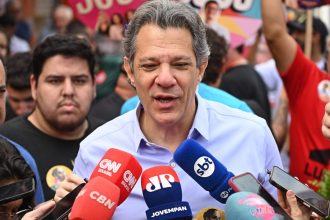 Haddad vota em SP e diz que clima nas ruas pode ajudar Lula