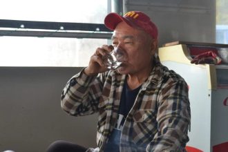 Hidratação de idosos exige atenção redobrada nos dias de calor