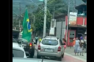 Homem é detido depois de atropelamento em carreata pró-Flávio